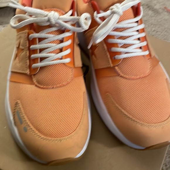 Converse One Star Sneakers. Never been worn (Sample)Unisex size 5.5 - Picture 2 of 4